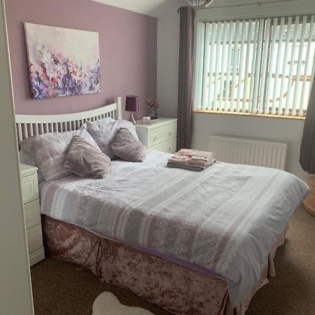 Minimum Stay Two Nights Ларн Екстер'єр фото