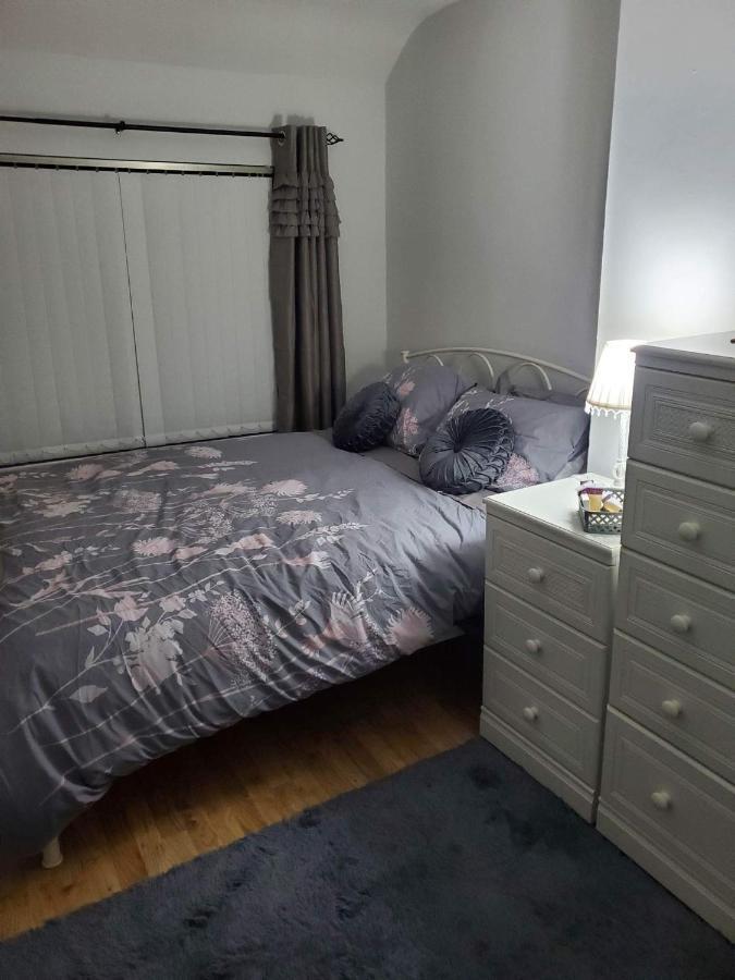 Minimum Stay Two Nights Ларн Екстер'єр фото
