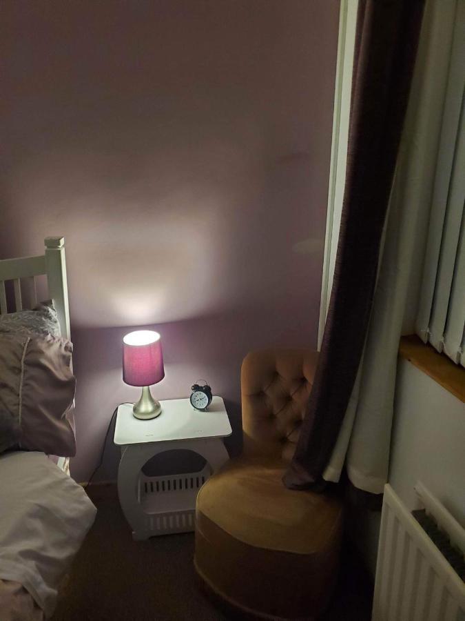 Minimum Stay Two Nights Ларн Екстер'єр фото