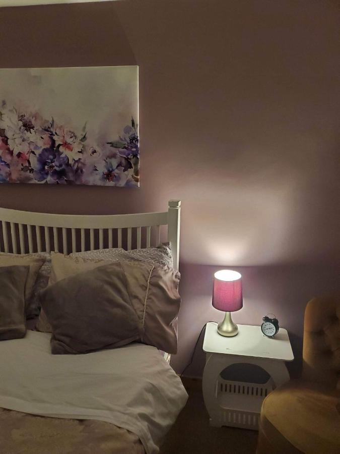 Minimum Stay Two Nights Ларн Екстер'єр фото