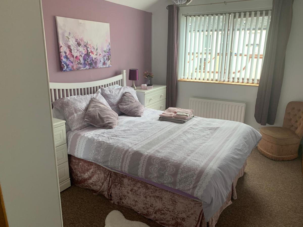 Minimum Stay Two Nights Ларн Екстер'єр фото