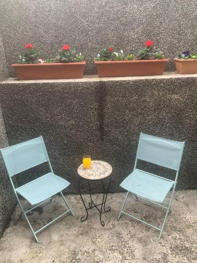 Minimum Stay Two Nights Ларн Екстер'єр фото