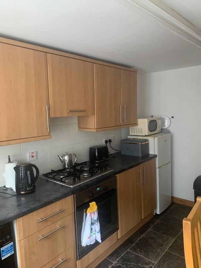 Minimum Stay Two Nights Ларн Екстер'єр фото