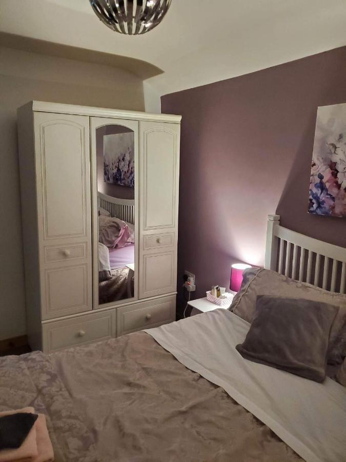 Minimum Stay Two Nights Ларн Екстер'єр фото