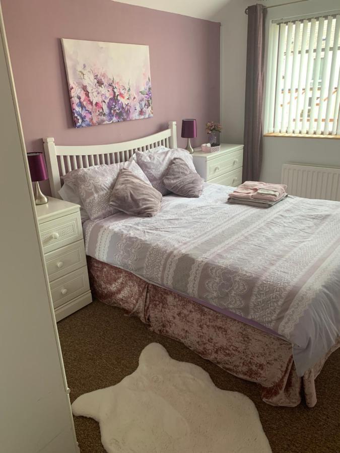 Minimum Stay Two Nights Ларн Екстер'єр фото