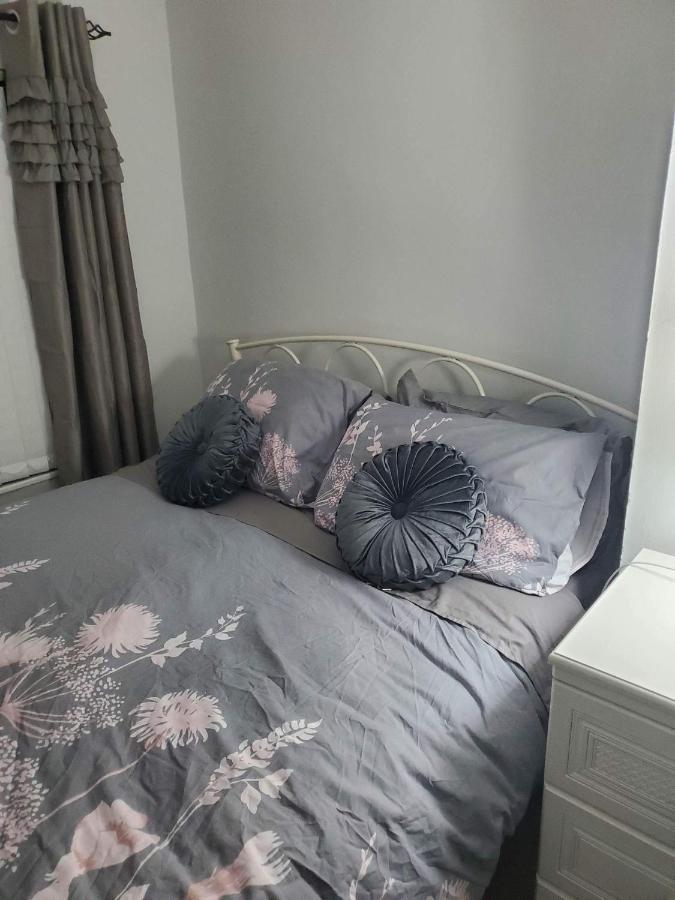Minimum Stay Two Nights Ларн Екстер'єр фото