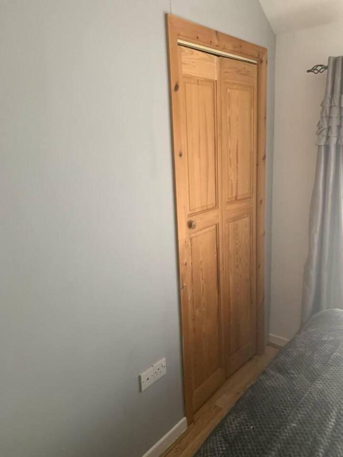 Minimum Stay Two Nights Ларн Екстер'єр фото